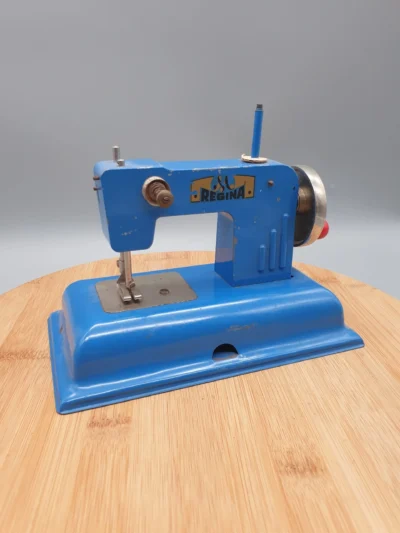 Vintage Regina Sewing Machine Berlin made in Germany.