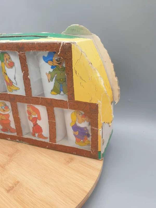 Vintage - Snow White drink cups Vintage Snow White Drink Cups 17