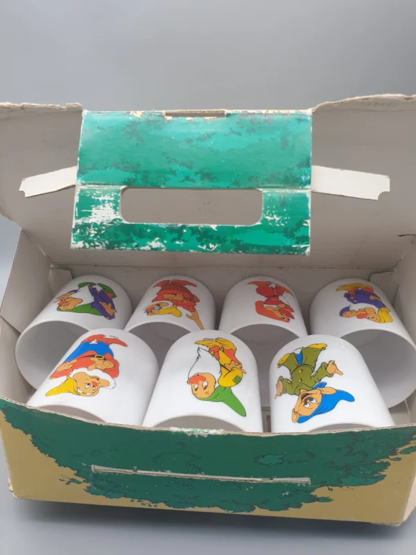Vintage - Snow White drink cups Vintage Snow White Drink Cups 6